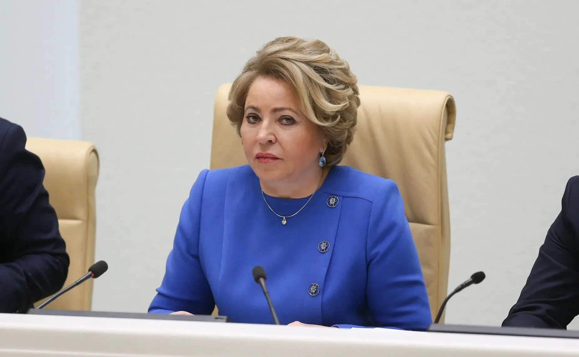 «Остальные пусть учатся у себя дома».