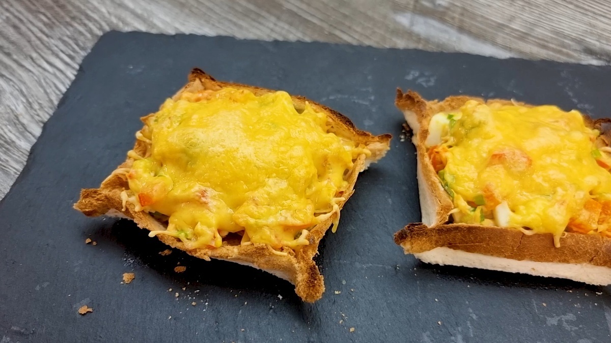 Горячие тосты с начинкой - простые идеи для завтрака (пошаговый рецепт)