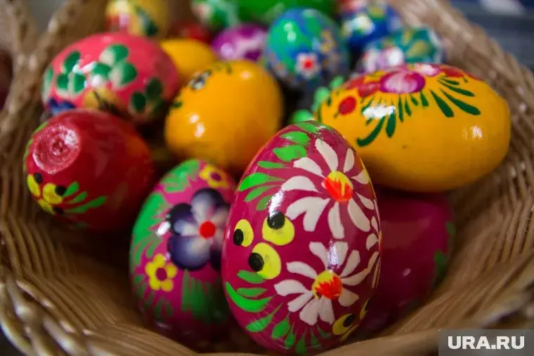 Чем безопасно красить яица на Пасху