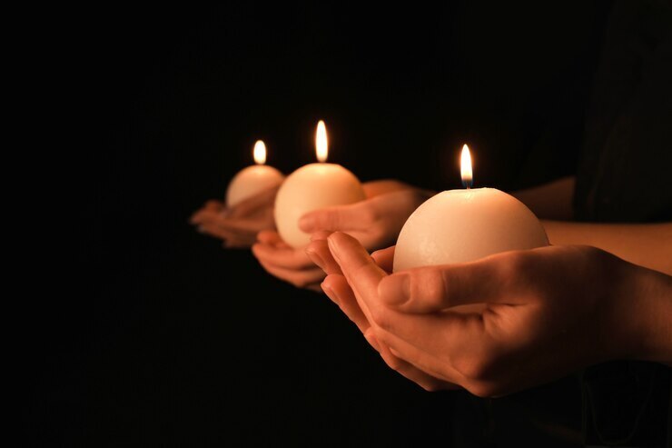 «Три гроба опустили в одну яму»: на копку могил убитых детей в Канске не хватило денег