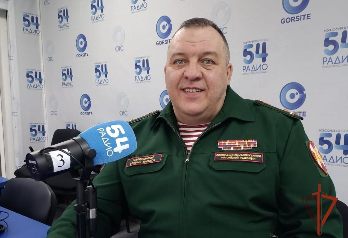 В Новосибирске офицер Росгвардии стал участником радиопроекта «Великой Победе – 80!»