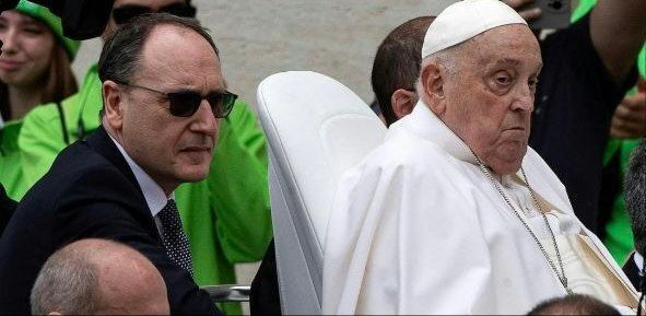 «Он не страдал. Все произошло быстро». Ватикан раскрыл, как провел последние часы перед смертью Папа Римский Франциск