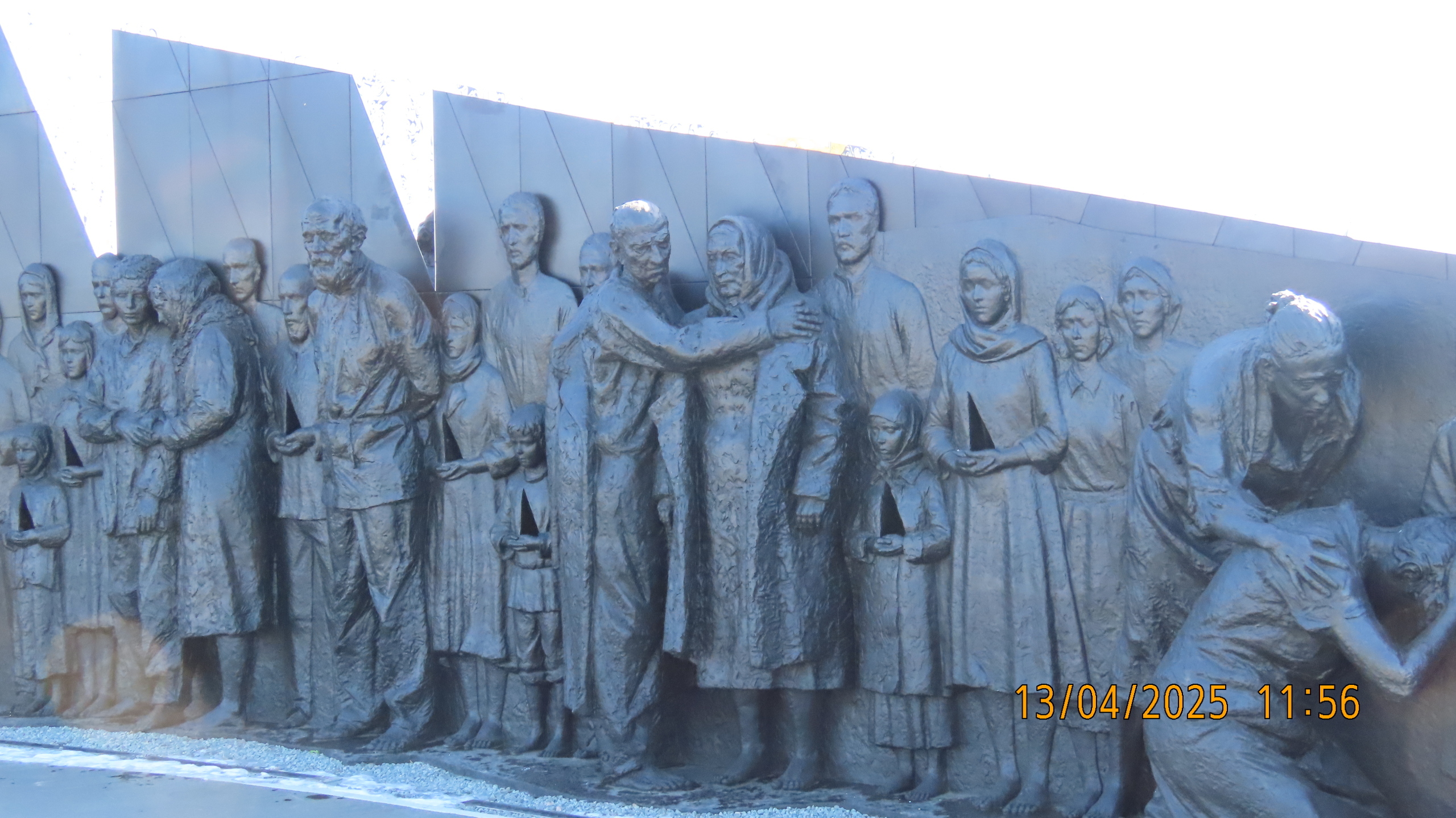 «Мирным гражданам СССР, погибшим в ходе Великой отечественной войны»