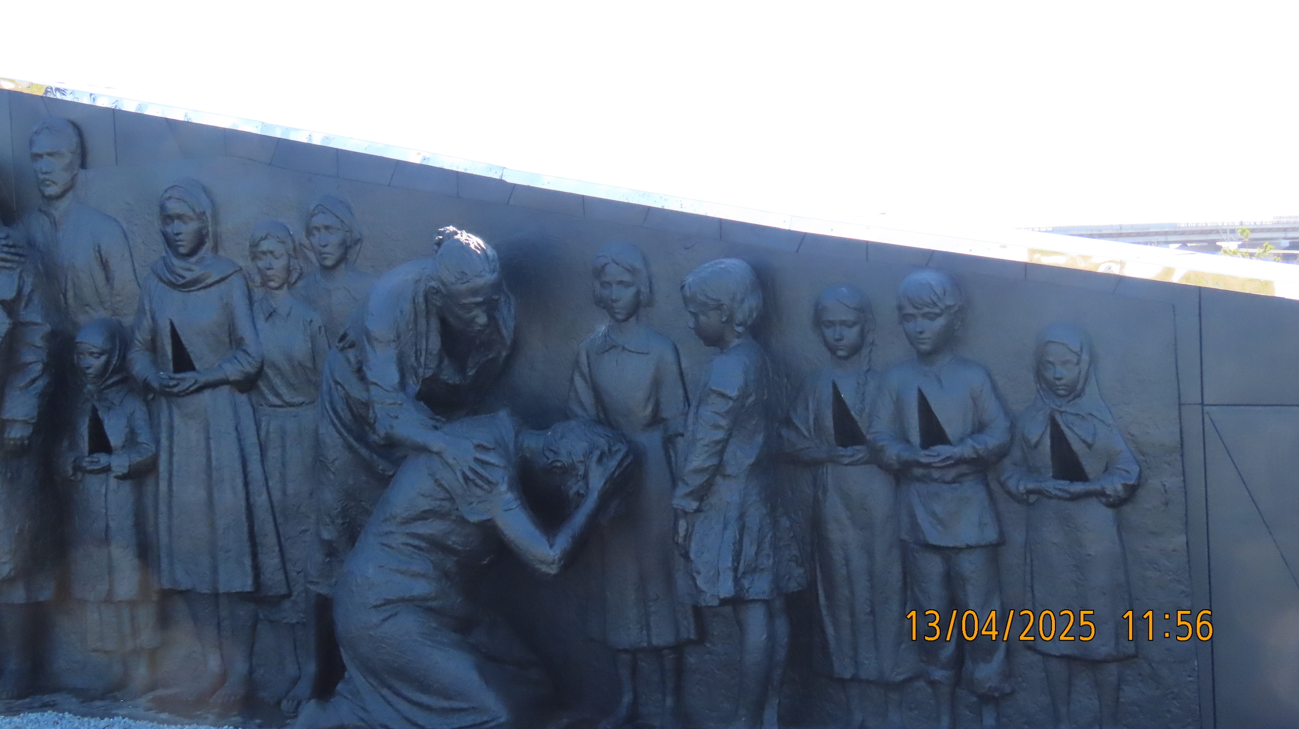 «Мирным гражданам СССР, погибшим в ходе Великой отечественной войны»