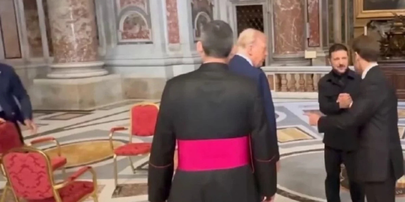 Три стула и один лишний: как Макрон стал неугодным на переговорах Трампа и Зеленского