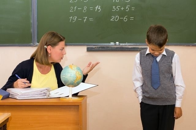 Учительница поставила 10-летнюю девочку на колени перед всем классом. Это теперь новые педагогические методы воспитания?