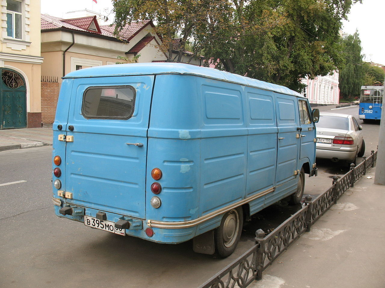 До свидания! До Севана! ЕрАЗИК. Почему армяне так говорили про армянский автомобиль в СССР после того, как он выезжал с автозавода из Еревана?