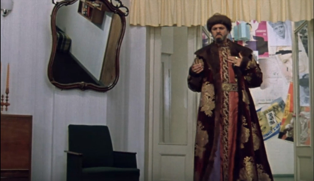 «Иван Васильевич меняет профессию»: трагедия одной души в двух эпохах