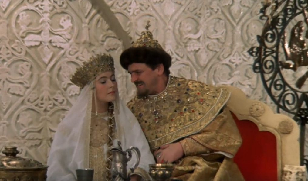 «Иван Васильевич меняет профессию»: трагедия одной души в двух эпохах