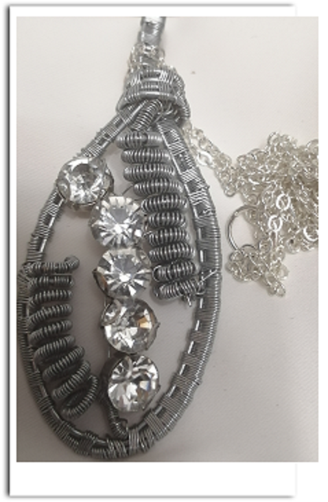 🟩Горный хрусталь – минерал без включений с бриллиантовым сиянием, полудрагоценный камень ночной жизни