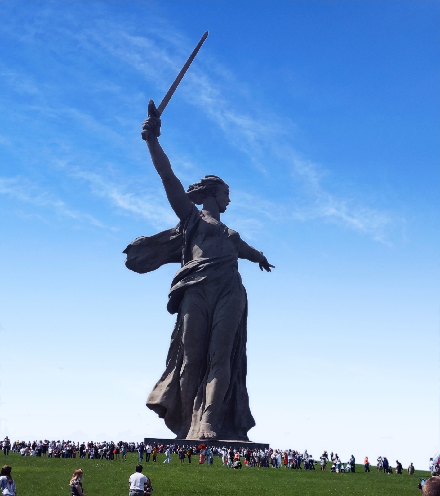 Копия «Родина-мать» в Санкт-Петербурге в сандалиях: почему это оскорбляет память?