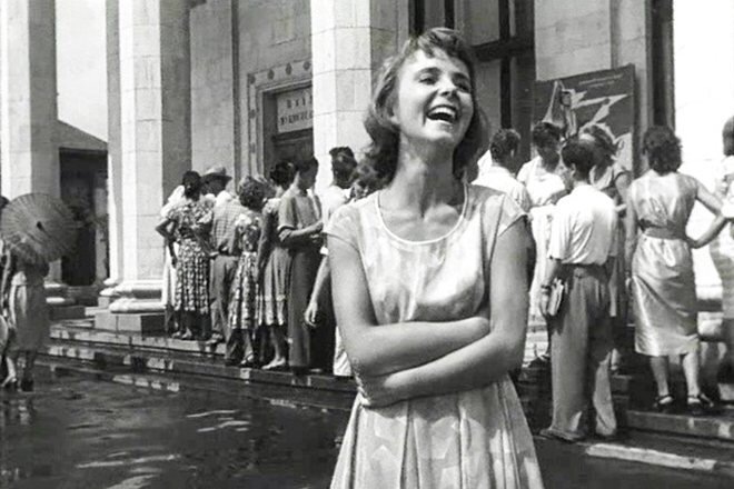 "Люсенька, ты пожалеешь, еще рано, не надо, деточка...!": роман Олега Табакова и скромницы Людмилы Крыловой завязался в первую же ночь