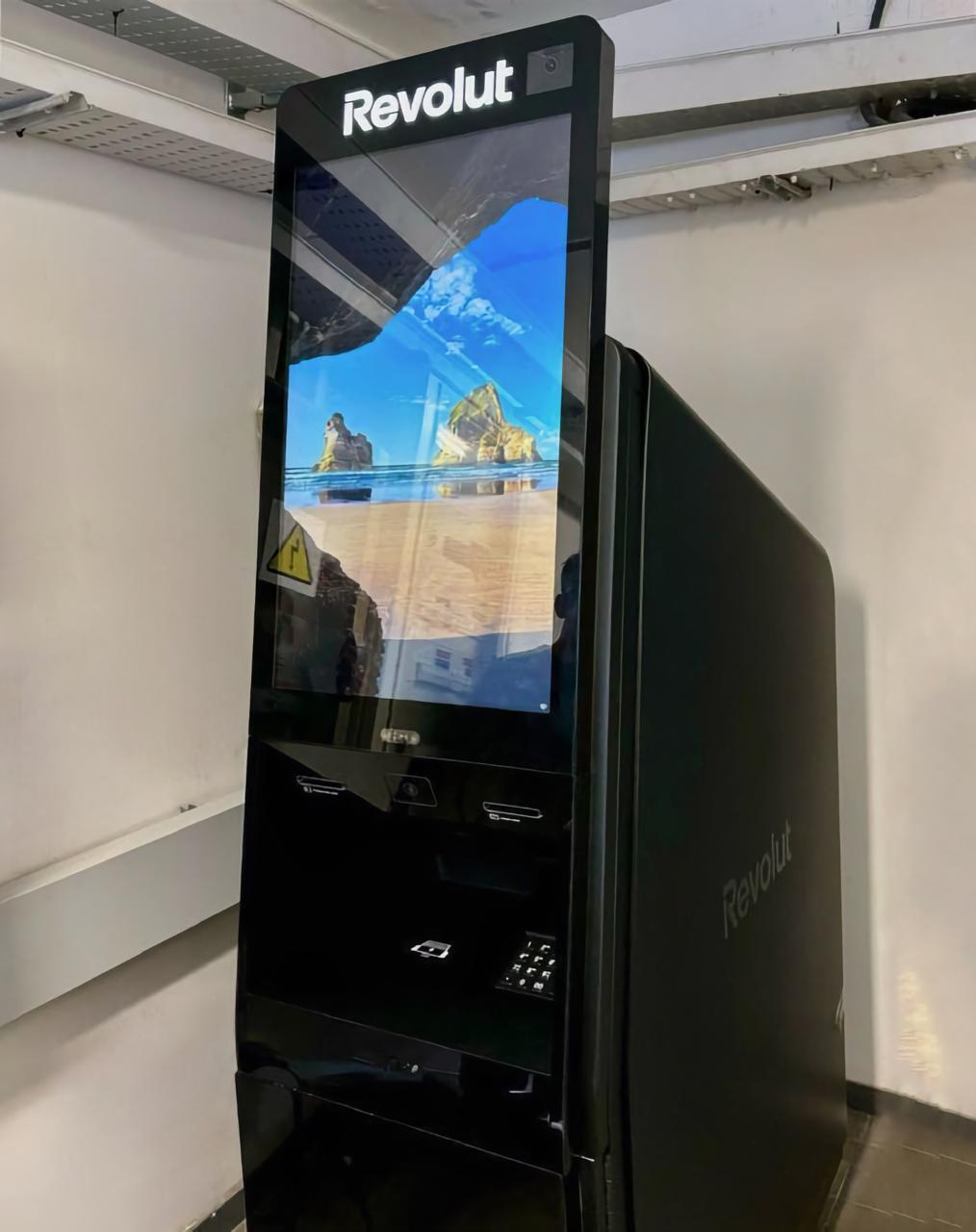 В Испании появились банкоматы Revolut.