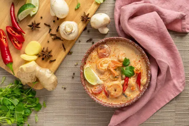 Массовые проверки качества в торговых сетях и ресторанах проведет Роспотребнадзор по жалобам посетителей