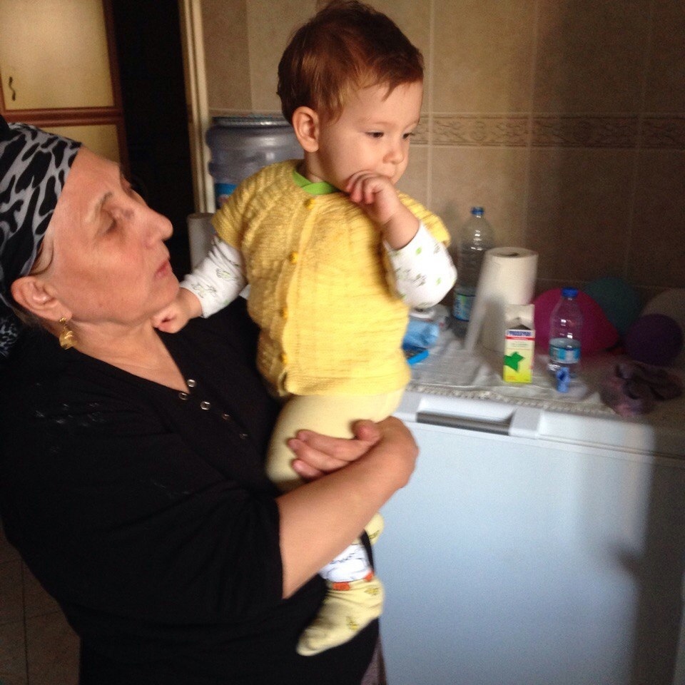 Выживание у турецкой свекрови на байрам – день первый: принесли вонючее ведро, потом набежала голодная толпа и я их обслуживала