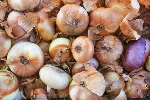 🟩Бессонница, мышечные спазмы, зуд стопы? Всё это можно лечить отваром луковой шелухи. Народная медицина дешевле, чем препараты из аптеки