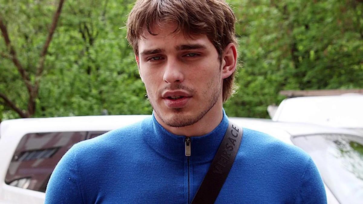 Проклятие «Обитаемого острова»: почему звезда фильма Василий Степанов сейчас живет на пособие