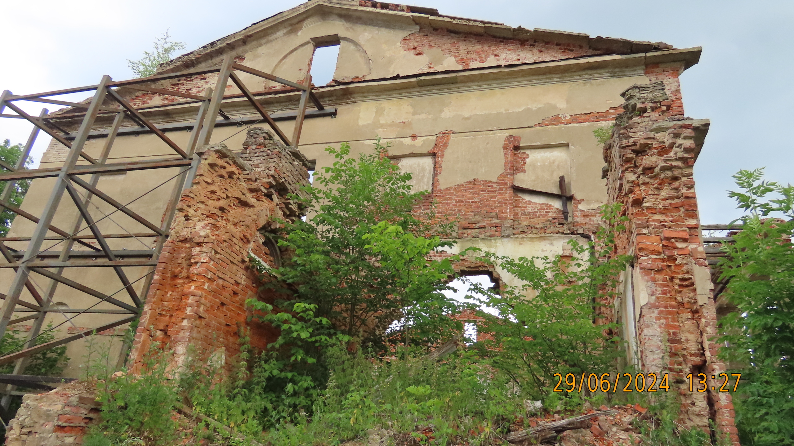 В надежде, что Богу не до смеха.
