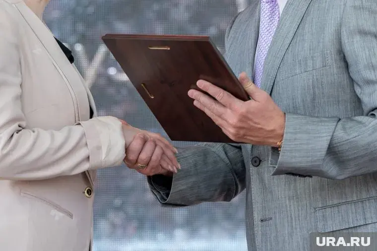 У мужчин и женщин разная зарплата