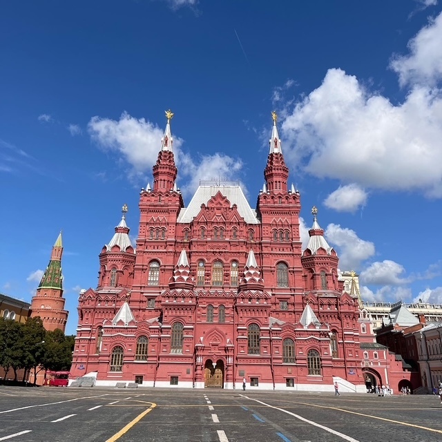 Где живут самые богатые женихи и невесты в России? Названы города с самыми высокими доходами на душу населения