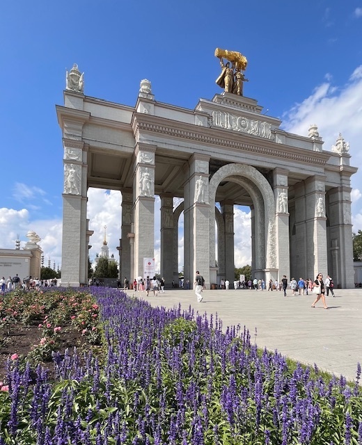 Где живут самые богатые женихи и невесты в России? Названы города с самыми высокими доходами на душу населения