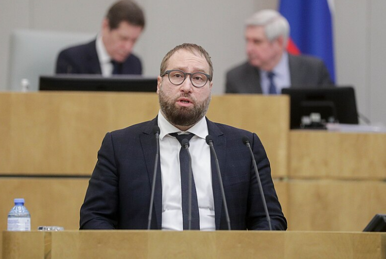 "Легальная брешь". WhatsApp как угроза нацбезопасности и спасительный Max