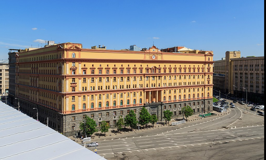 "Легальная брешь". WhatsApp как угроза нацбезопасности и спасительный Max