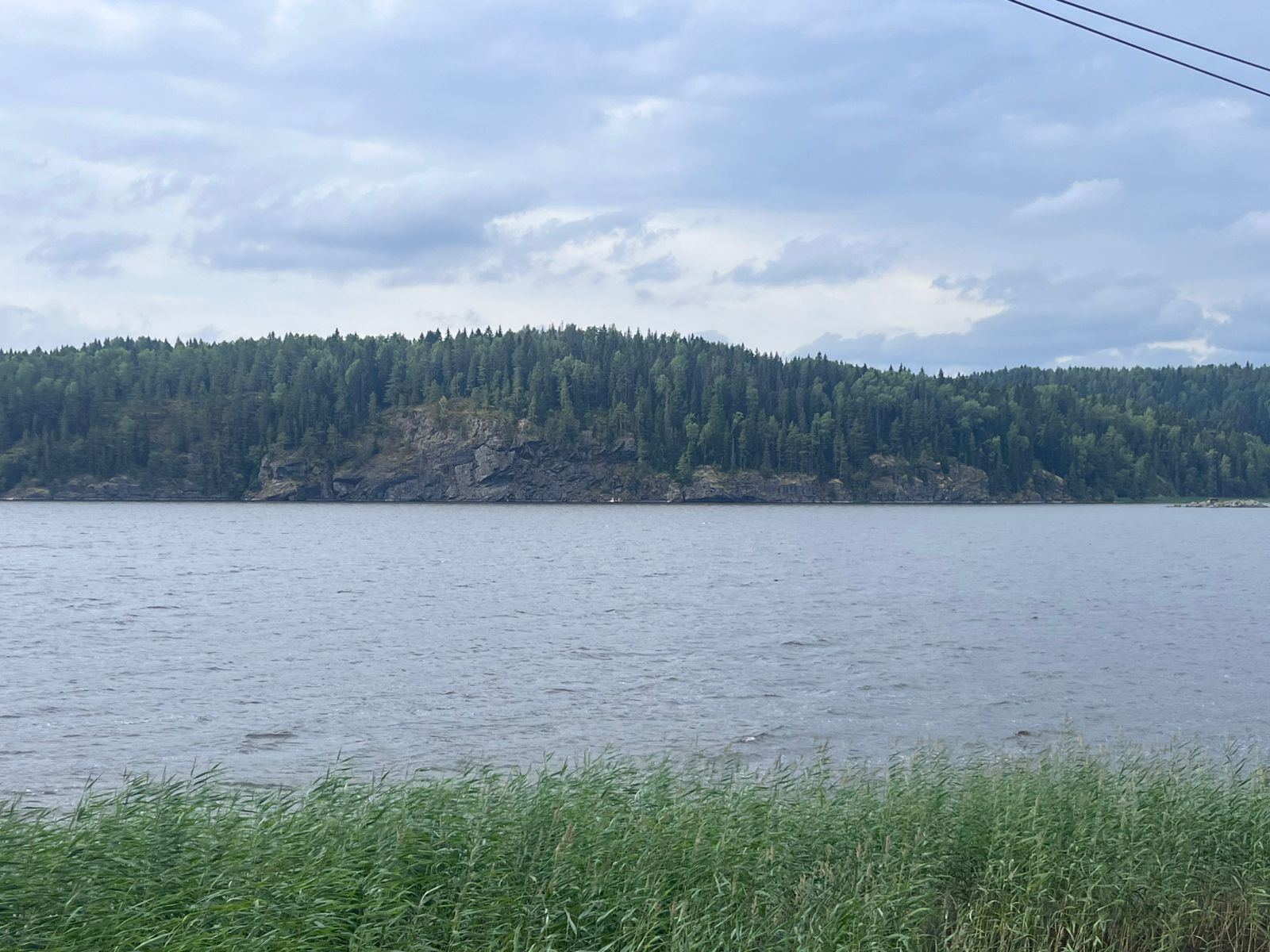 Карелия: Удивительное разнообразие природы с водопадами и озерами