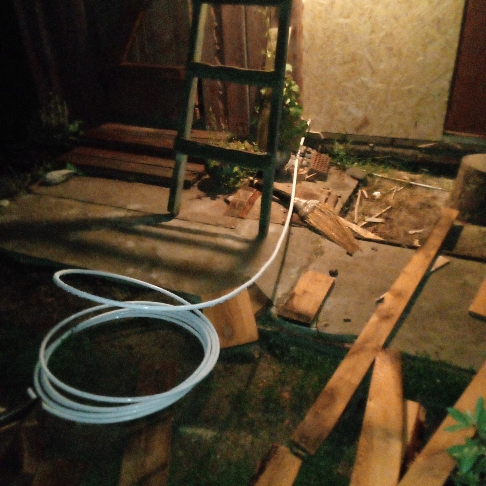 День четвёртый , стройка летней кухни.