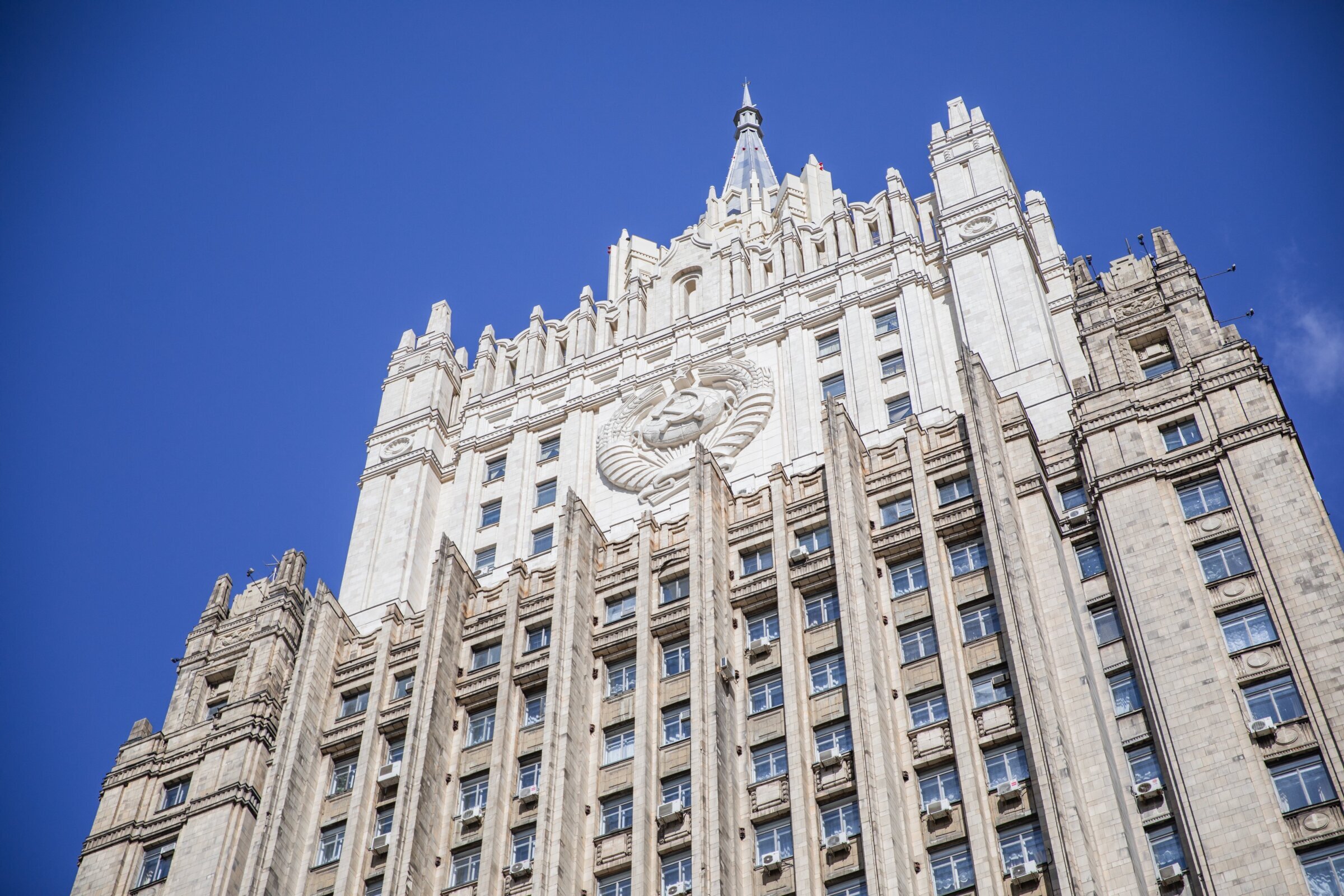 “Безвиз” для двоих: Москва и Пекин хотят упростить режим взаимных поездок