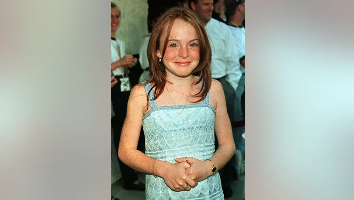 Линдси Лохан говорит, что слава вынудила ее покинуть Голливуд ...