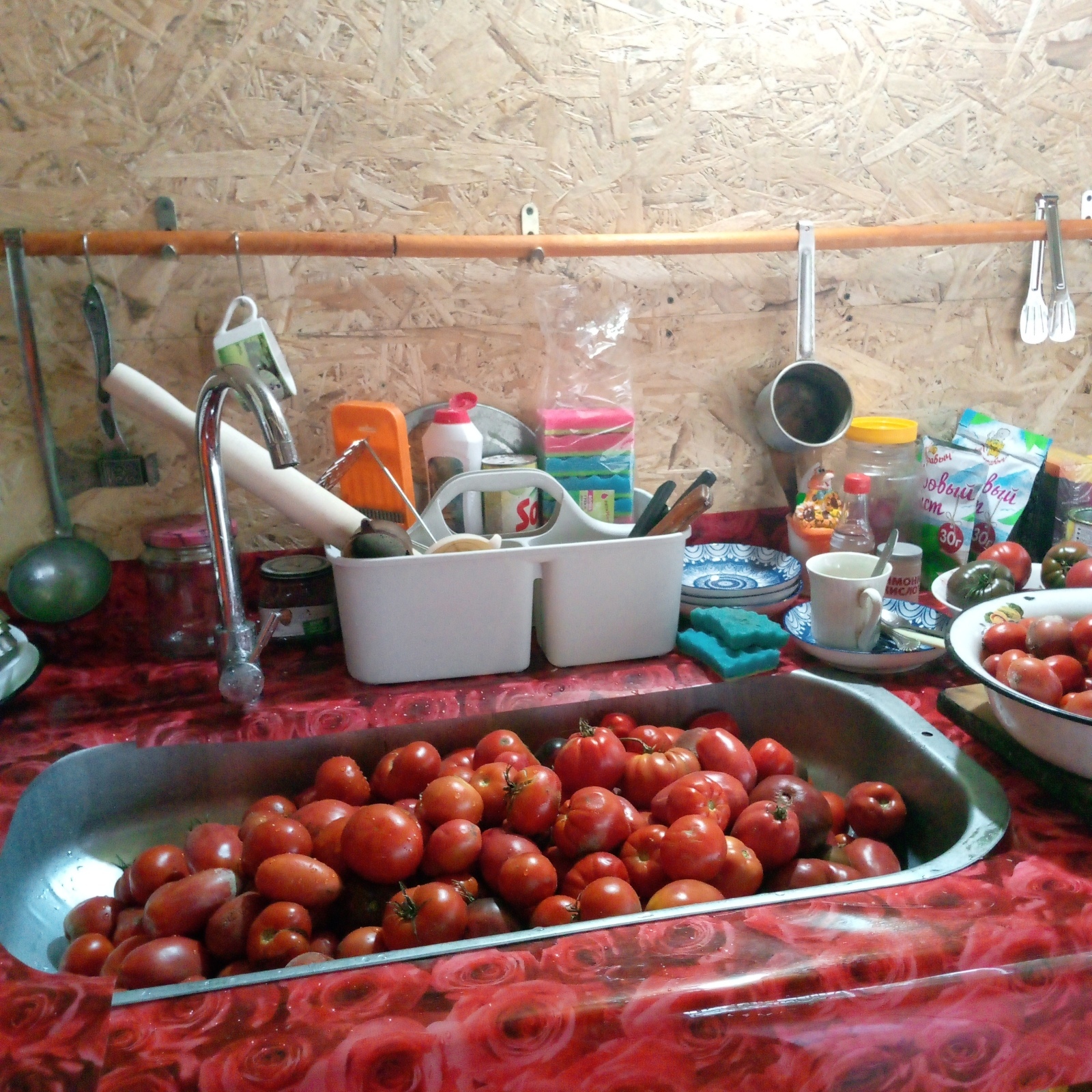 Доделываем летнюю кухню внутри.