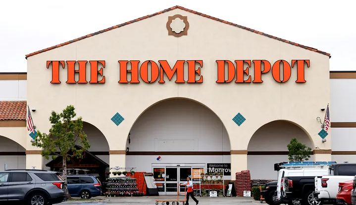 Республиканская партия Флориды изымает товары для иммигрантов.