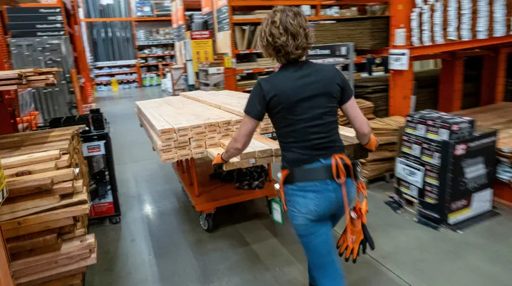 Республиканская партия Флориды изымает товары для иммигрантов.