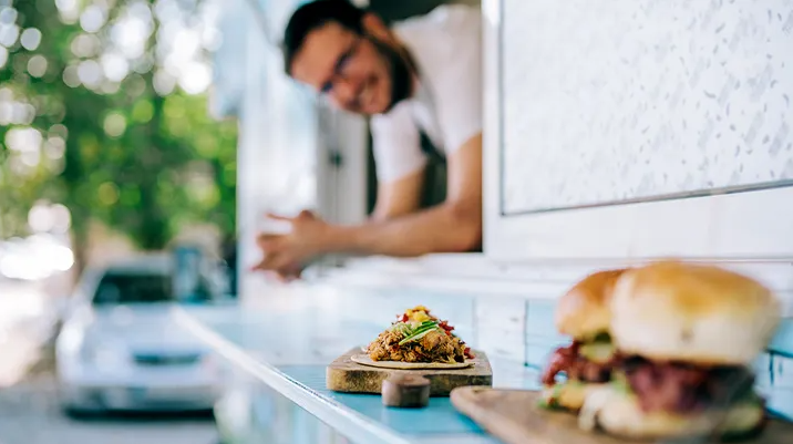 Смертельные случаи от ботулизма вызывают опасения по поводу безопасности фургонов с едой.