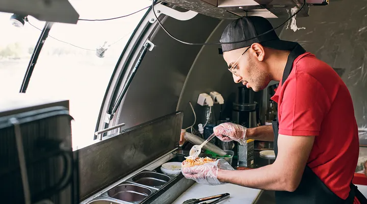 Смертельные случаи от ботулизма вызывают опасения по поводу безопасности фургонов с едой.