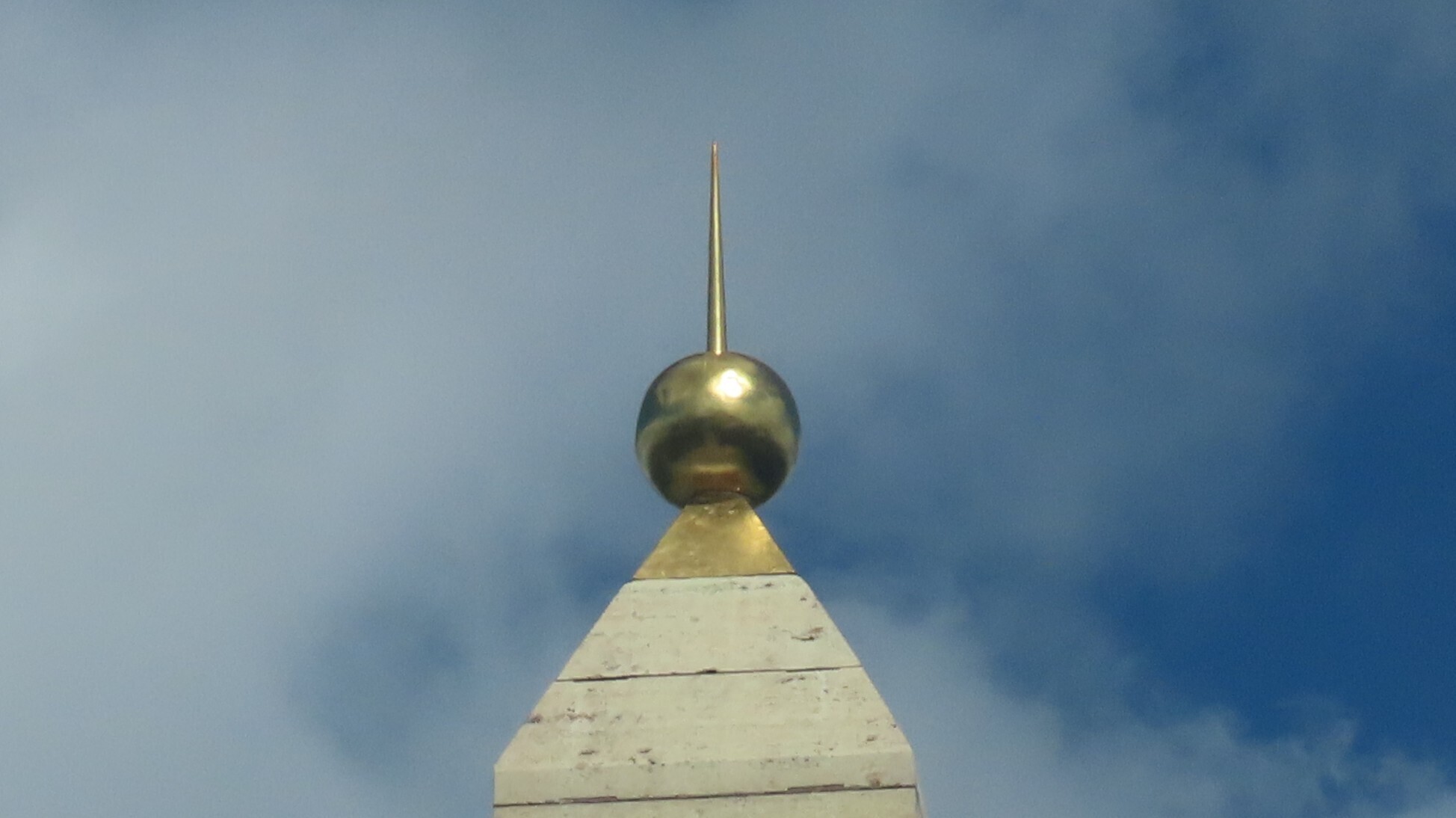 Каждый чтит своих героев.