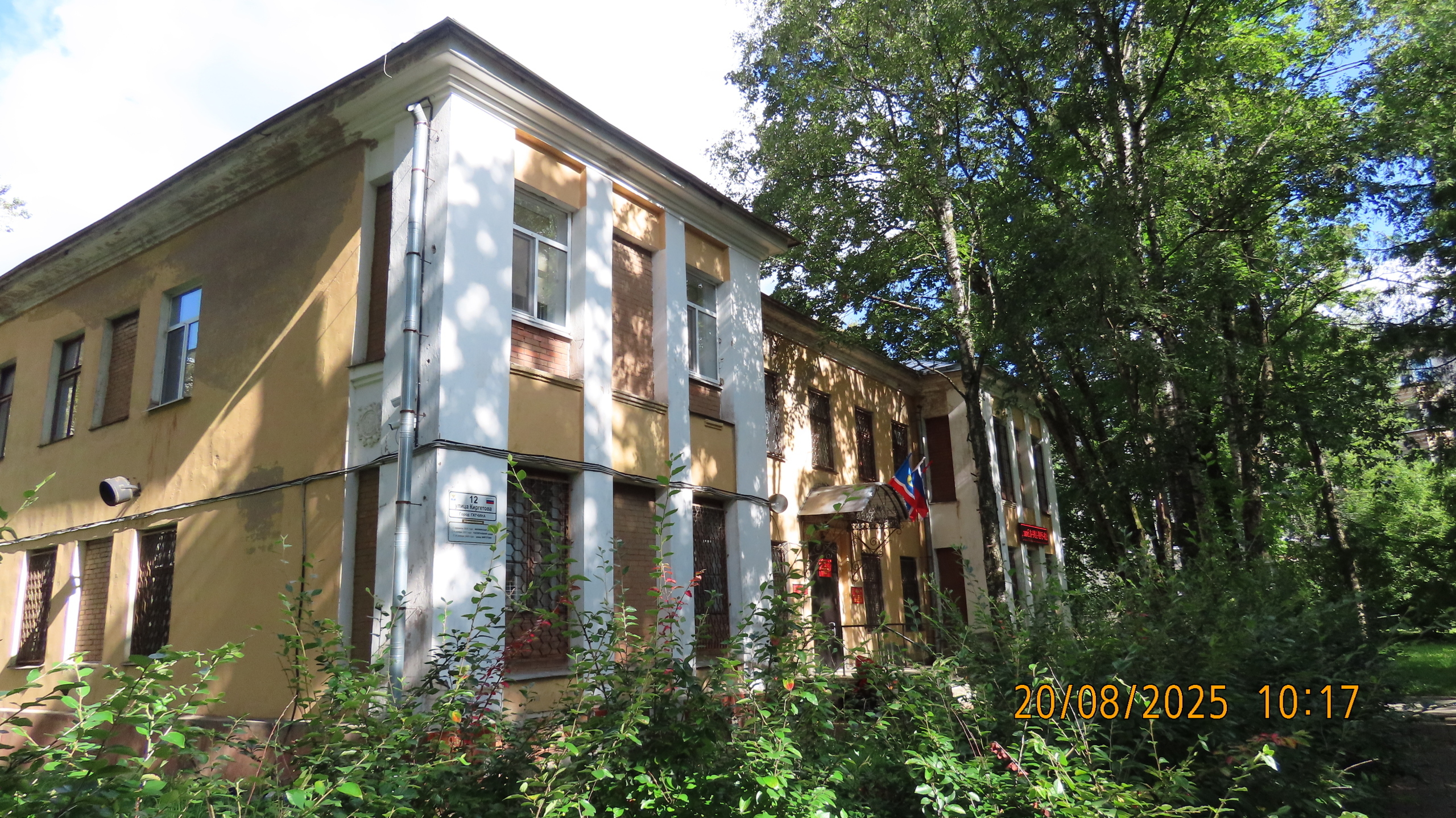 Каждый чтит своих героев.