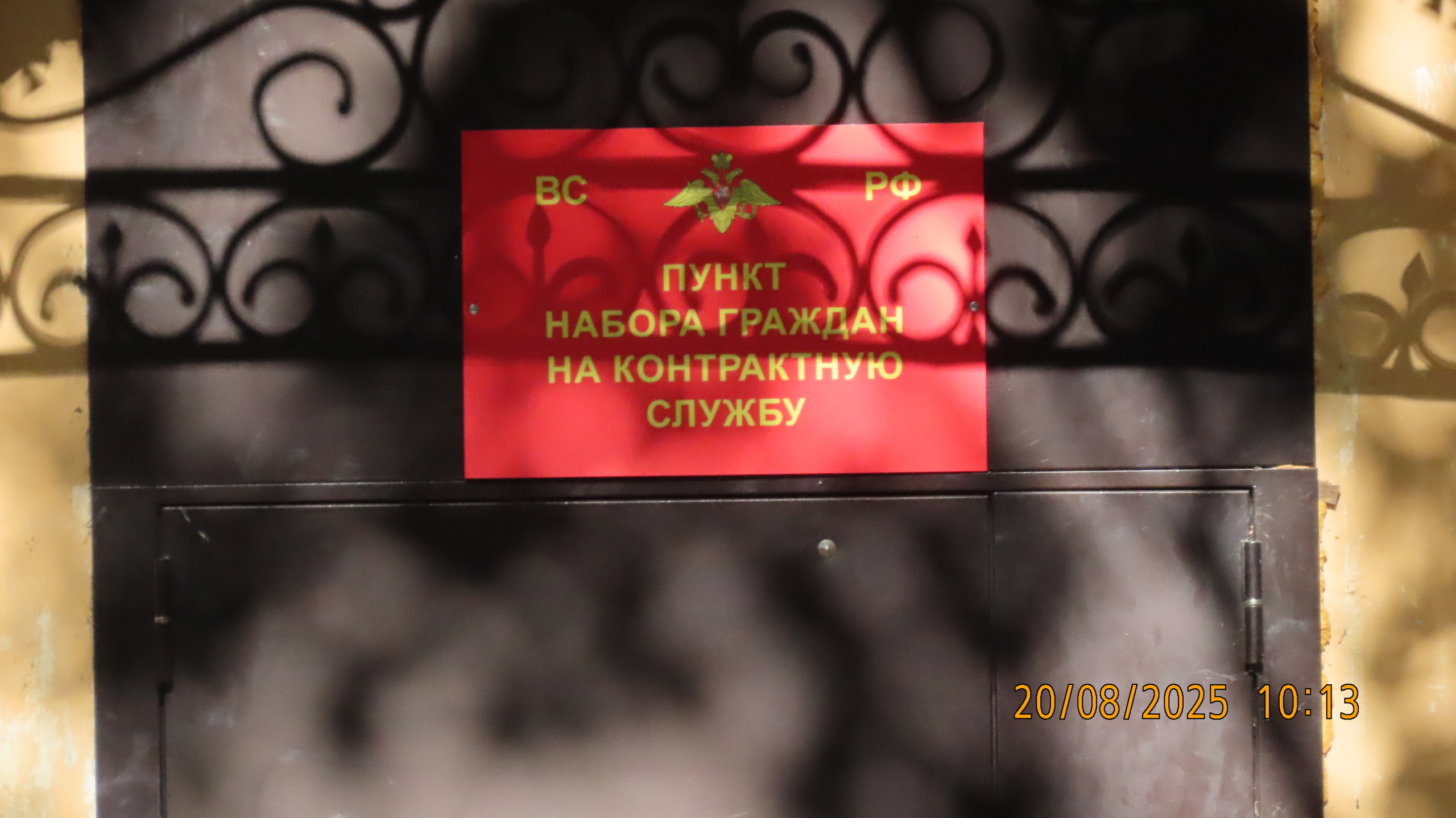 Каждый чтит своих героев.