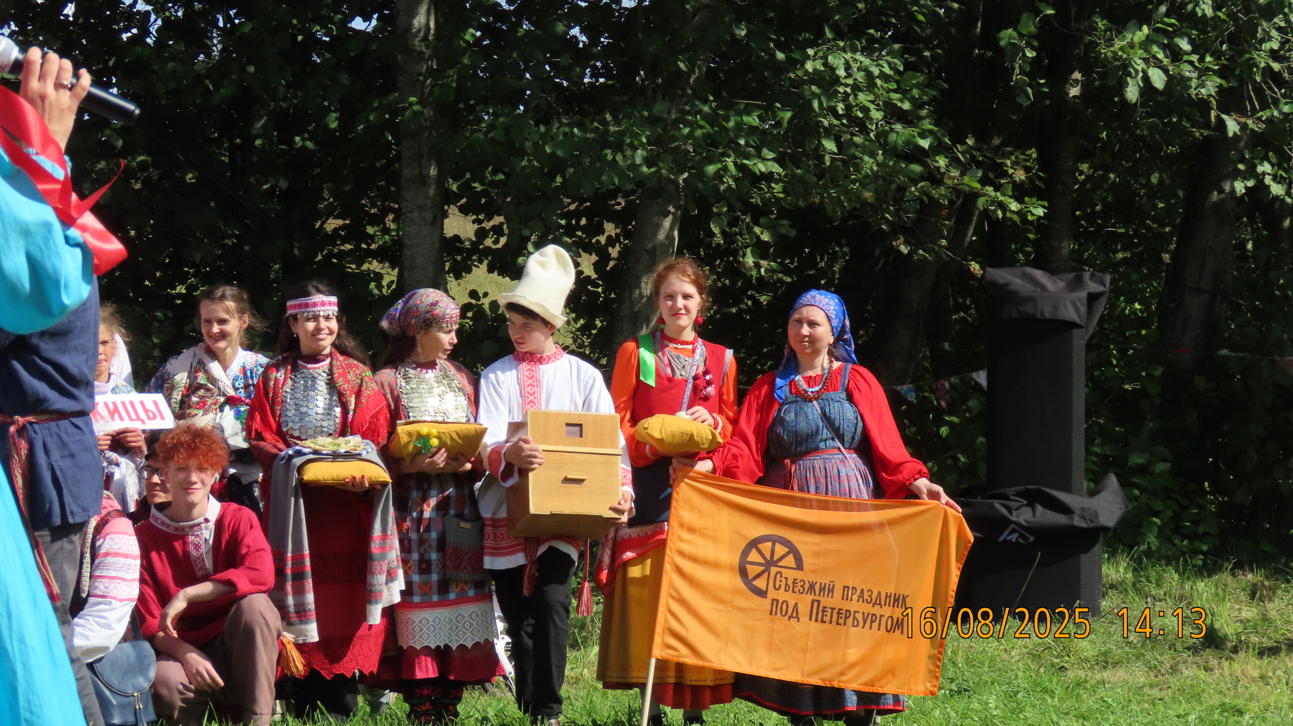 Групповая фотография участников фестиваля «Спелое лето» 2025 года.