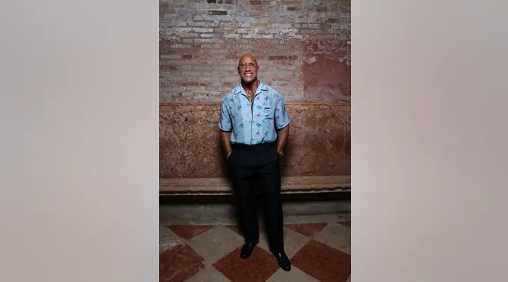 Похудевший Дуэйн «Скала» Джонсон на Венецианском кинофестивале.