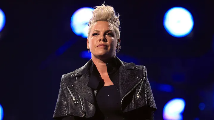 Пинк борется с бактериальной инфекцией.