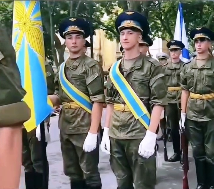 «Хочу замуж за русского!» — что творится во Вьетнаме перед военным парадом