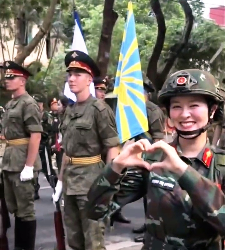 «Хочу замуж за русского!» — что творится во Вьетнаме перед военным парадом
