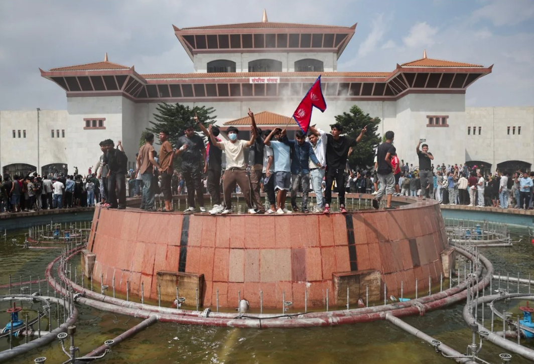 Отключили сеть - получили бунт: Непальские зумеры объявили войну за цифровую свободу
