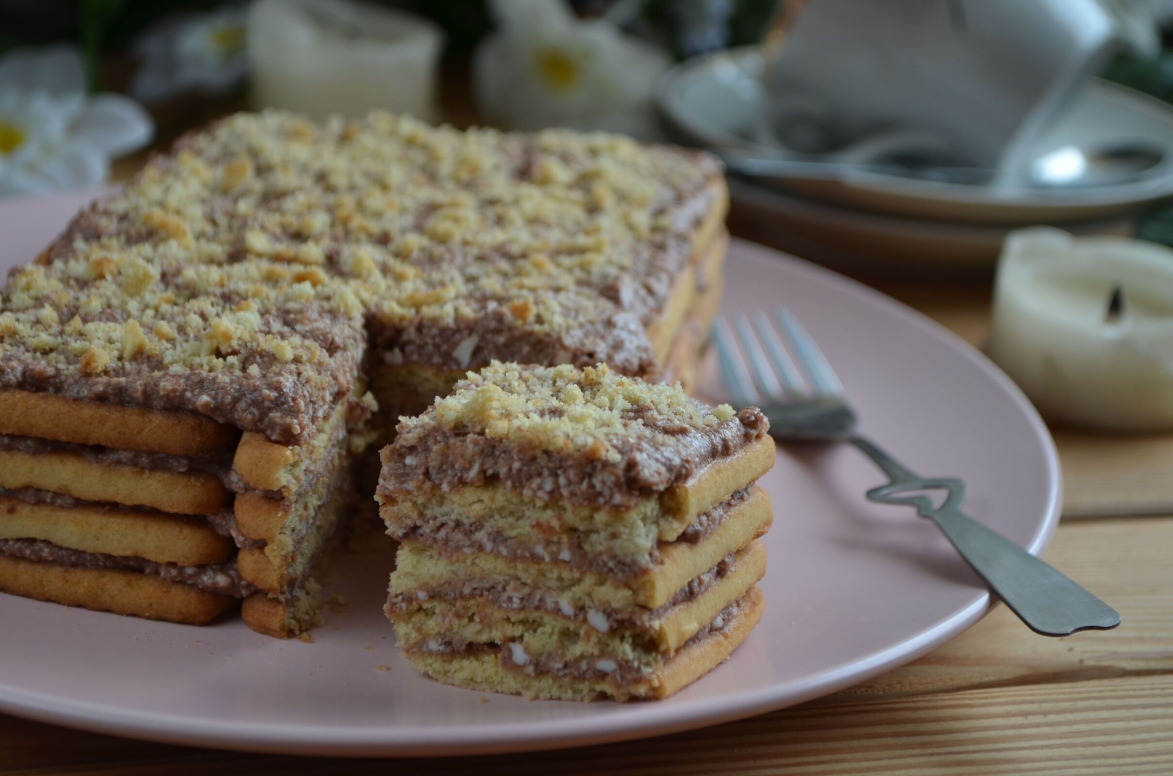 Пирог без печи (на основе печенья и крема)