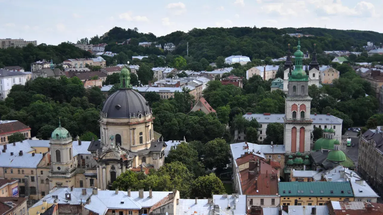 Русификация Львова и украинизация Запорожья.