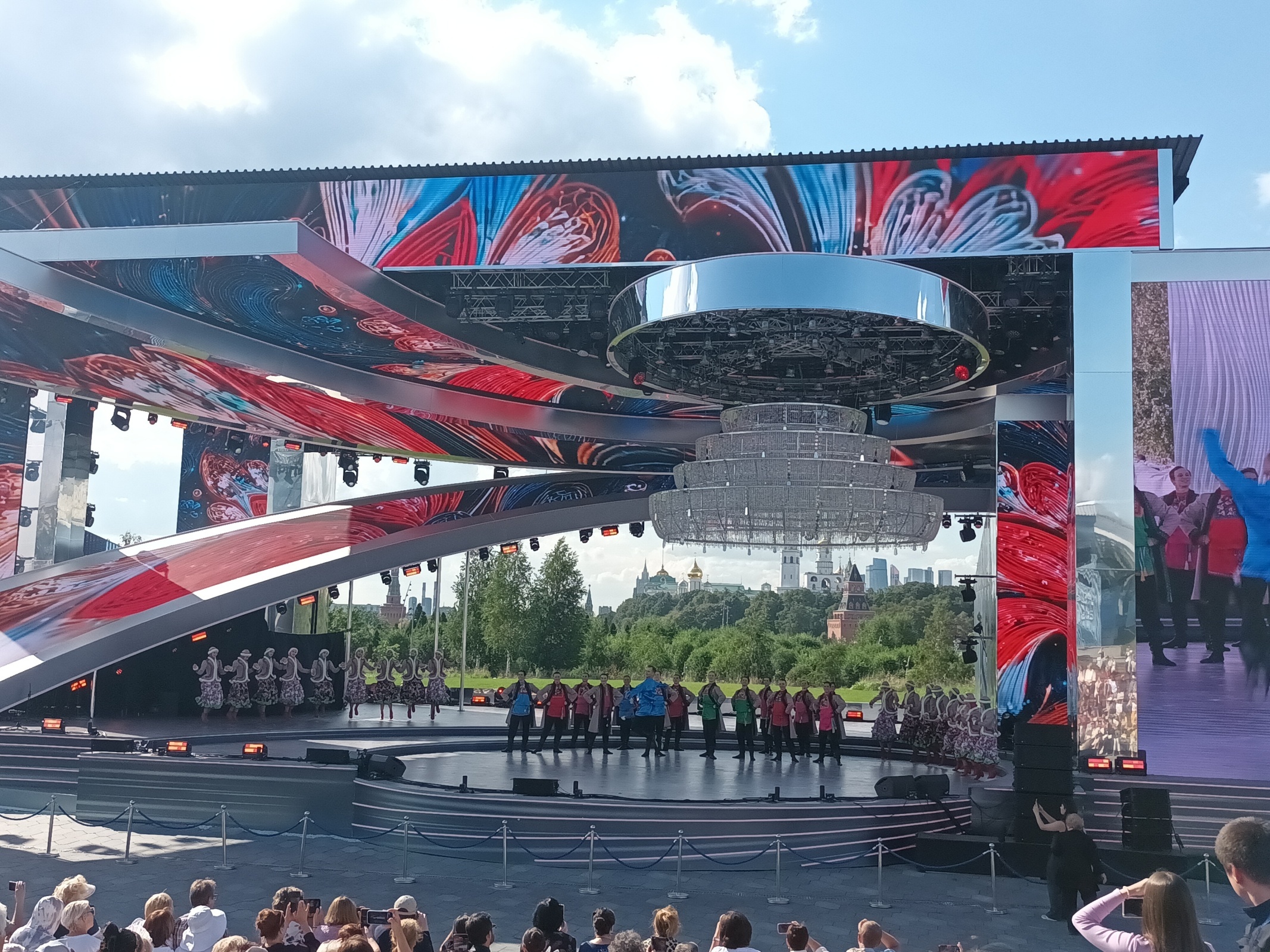 Прекрасный день в центре Москвы !