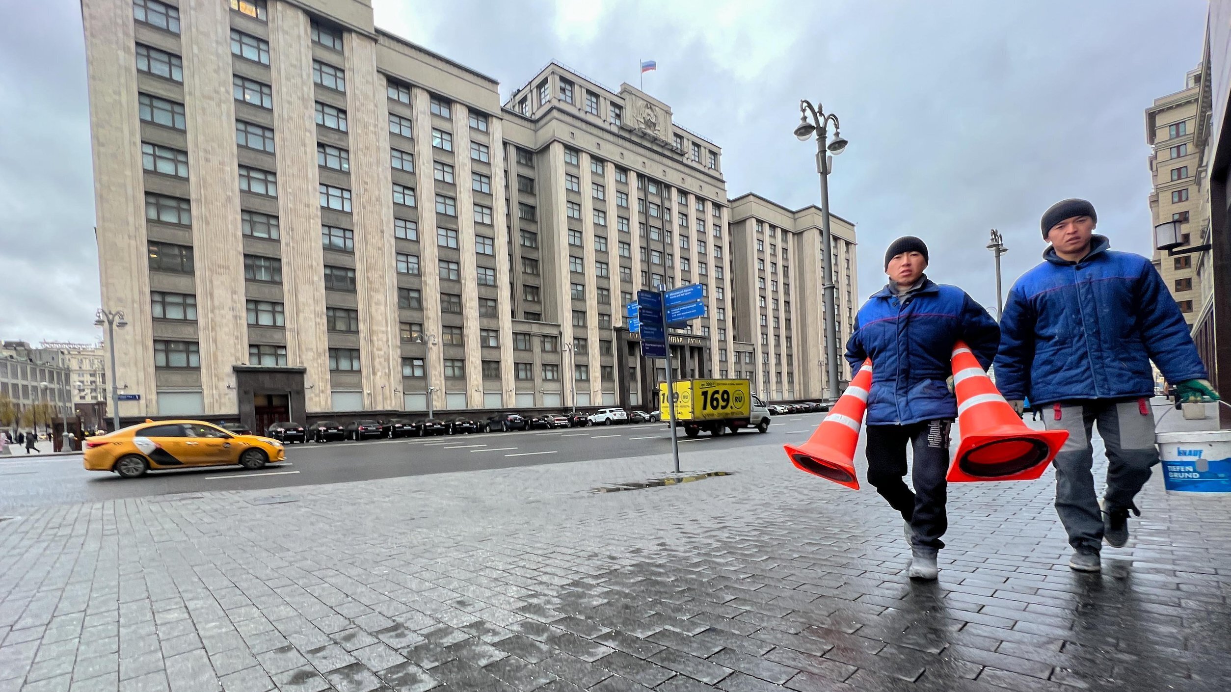 Миграционная политика России меняется? Все чаще звучит принцип “приехал-заработал-уехал”