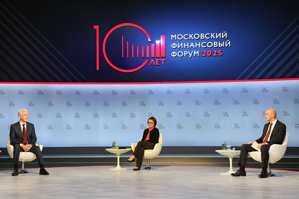 На МФФ обсудили вызовы и задачи финансовой системы.Как мастера иллюзий на МФФ учили нас жить в розовых очках